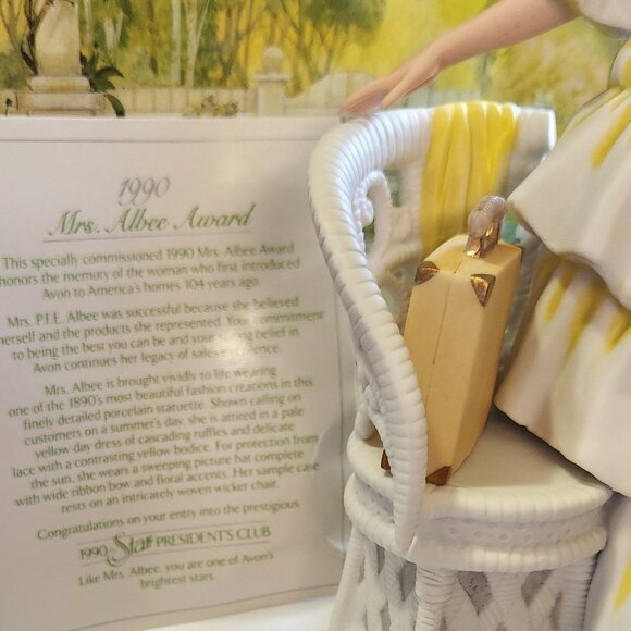 Avon' 1990 President's Club Miss P.E. Albee Award USA Today List of Awardees - Picture 4 of 5